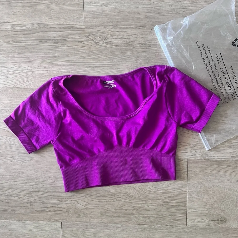 Vibrant Purple Activewear Crop Top Size Medium New - Picture 4 of 8